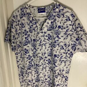 Crest blue/white floral scrub top size small